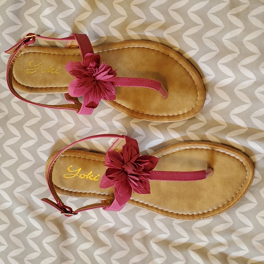 NIB Fuschia T Strap Sandals - Picture 2 of 9